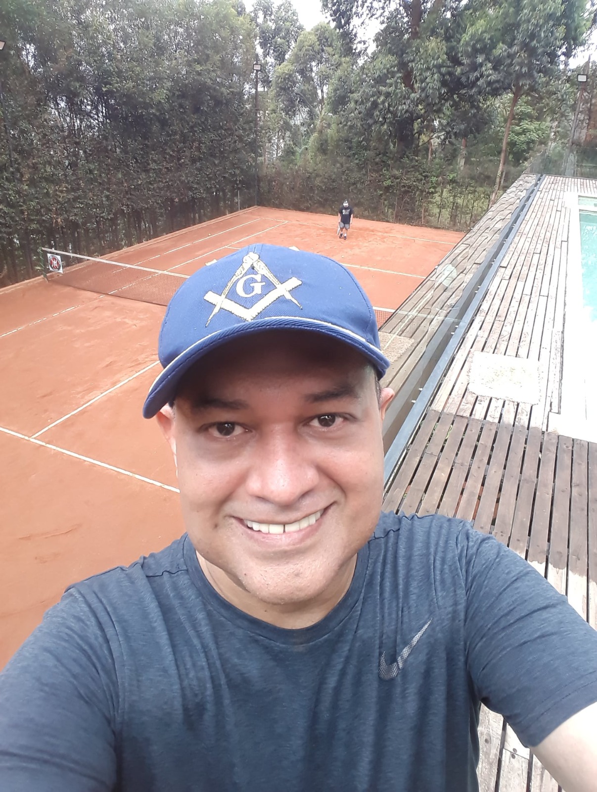 Tenis con gorra masónica